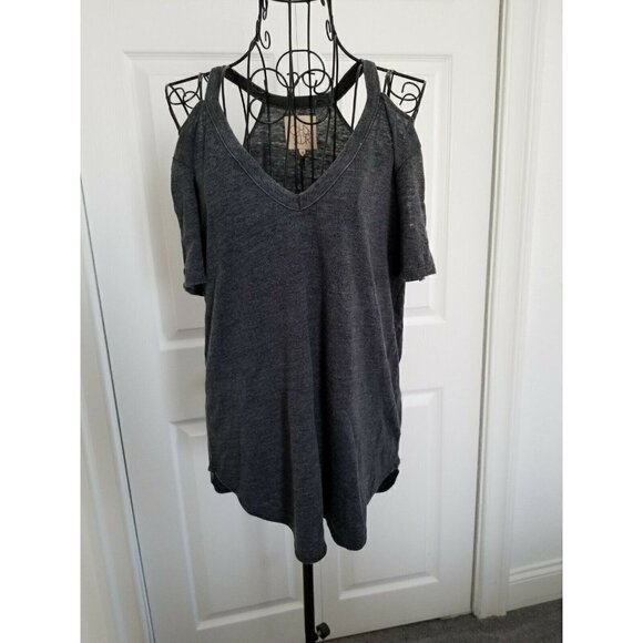 Chaser Vintage Style V-Neck Cold Shoulder Tee Shirt Round Hem Gray Knit Sz M - Picture 1 of 6